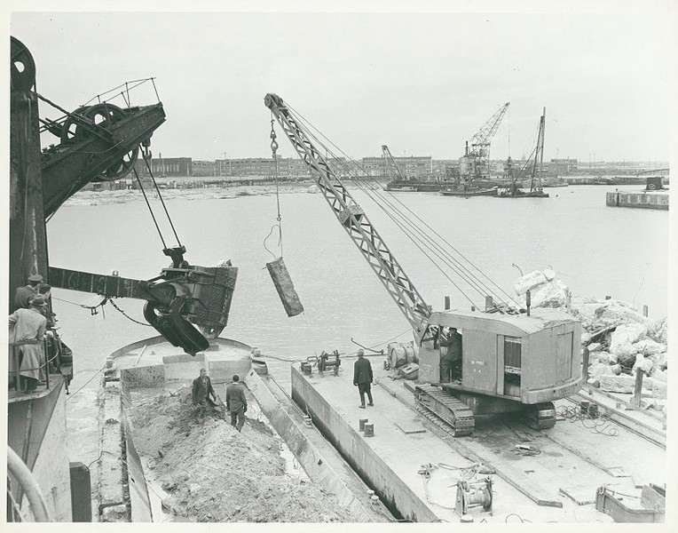 USA employed to rebuild Rotterdam harbour